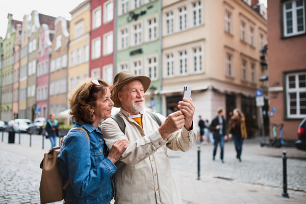 couple-travel couple traveling